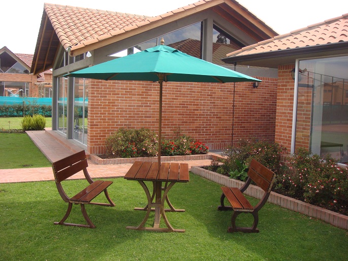 Mesa y Sillas para Exteriores plásticos con Parasoles Juegos de Mesa y