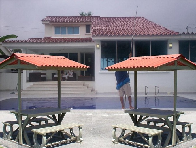 Mesa y Sillas para Exteriores plásticos con Parasoles Juegos de Mesa y