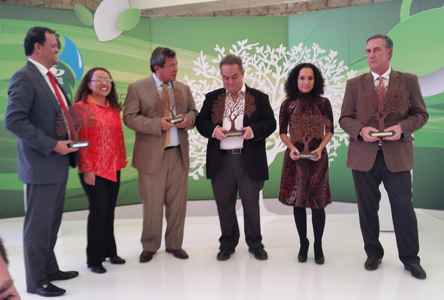 PREMIOS GANADOS POR LA PROTECCIÓN AL MEDIO AMBIENTE OTORGADO POR CARACOL  PREMIOS GANADOS POR LA PROTECCIÓN AL MEDIO AMBIENTE OTORGADO POR CARACOL  PREMIOS GANADOS POR LA PROTECCIÓN AL MEDIO AMBIENTE OTORGADO POR CARACOL 