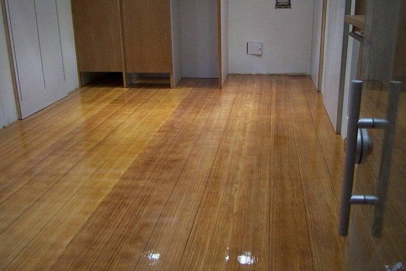 pisos laminados contra vinílicos y plásticos 05 pros y contras pisos vinílicos con los laminados. pisos de vinilo y vinílicos en rollos compuestos de resina de pvc protección de su superficie decorar 7