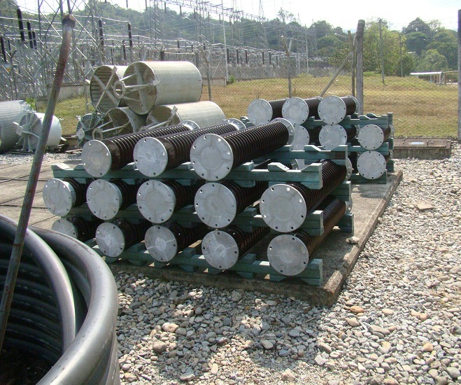 piezas especiales de plastico en fibra y plástico 02 fijar crucetas a postes en líneas redes soporta conductores en redes aéreas aisladores realizar la separación cables retie 6