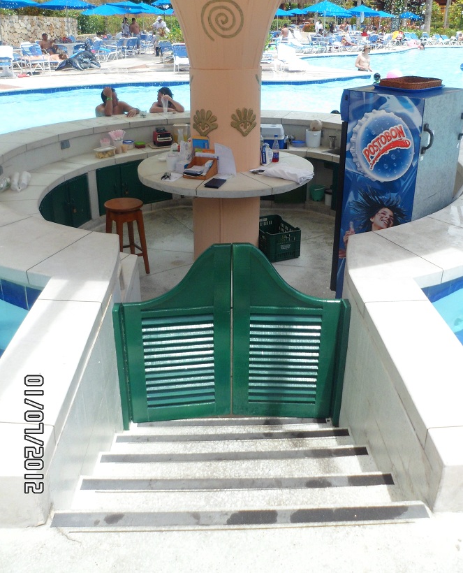 puertas cerramientos plásticos maderplast forja plástica ornamentación figuración fabrica 99 portones portezuelas portillas puertezuelas puerta contrapuerta paso de piscinas