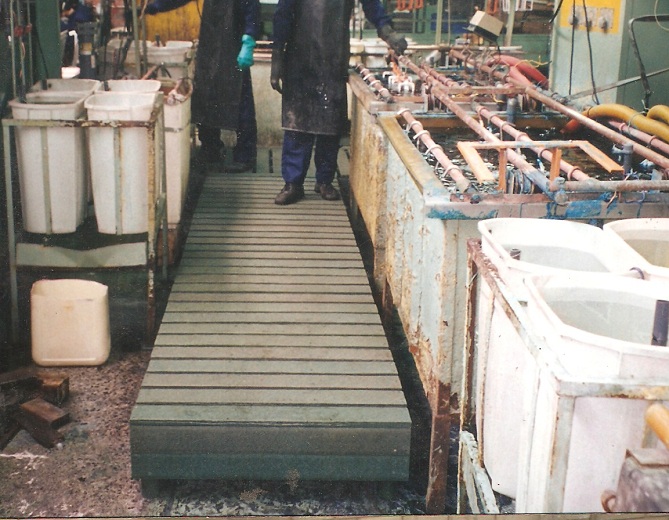 soluciones industriales de plastico 02 tarimas pisos pallet en forma de plataforma bases formaleta huacales planchones incrementar estabilidad estibar material de altura