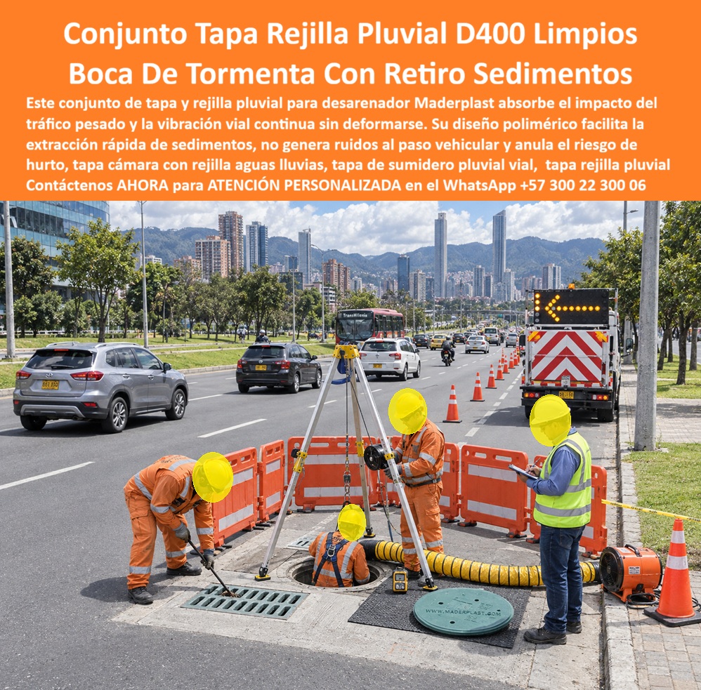 Conjunto Tapa Rejilla Aguas Lluvias Tapa Cámara Con Rejilla Maderplast - Descripción narrativa de esta imagen y producto Maderplast: El conjunto tapa rejilla desarenador y su sistema pluvial Maderplast protagonizan una intervención técnica en plena avenida. La boca de tormenta con acceso, la tapa removible para cámara y la rejilla de entrada vehicular aparecen dentro de un frente de mantenimiento de pozo pluvial. ¿Qué muestra la fotografía? Una operación especializada de retiro de sedimentos acumulados y limpieza profunda del sumidero, ejecutada con control vial y equipos para acceso a espacio confinado. ¿Para qué sirve la cámara desarenadora? La cámara desarenadora vial desacelera el flujo y favorece la separación de arenas y la captura de material pesado antes de la tubería, ayudando a la protección del colector de aguas lluvias y al control de azolves. Su utilidad depende del volumen disponible y de vaciados periódicos; almacenar sedimento sin retirarlo termina reduciendo la capacidad hidráulica. ¿Cómo se realiza una limpieza segura? La extracción mediante equipo de succión y el ingreso técnico a la cámara requieren procedimientos definidos. En la escena se reconocen elementos asociados con trípode de rescate, línea de vida vertical y ventilación forzada del pozo. Una operación real debe incluir detector multigás, permiso de trabajo en espacio confinado, vigía de seguridad, delimitación del área de intervención, desvío temporal del carril, vehículo de señalización vial y plan de rescate, conforme a los riesgos identificados por el responsable de seguridad. ¿Qué actividades recuperan el funcionamiento? La inspección interna del sumidero, la evaluación de la tubería de salida, el lavado de paredes internas, la succión de lodos y la disposición autorizada de sedimentos permiten el restablecimiento del drenaje. Después se realiza la puesta en servicio de la rejilla, el cierre de la tapa de inspección y la revisión del ajuste del marco para evitar movimientos, ruido o deterioro prematuro. ¿Puede especificarse como D400 y homologada? Únicamente cuando el diseño para control de vibración vehicular y resistencia a cargas repetidas esté respaldado por una clase D400 documentada, la homologación de la referencia y un certificado de ensayo vigente. La imagen de tráfico no sustituye esos documentos. También deben revisarse el plano constructivo aprobado, el confinamiento lateral del conjunto, la losa de apoyo reforzada y el nivel terminado de calzada. Conjunto tapa rejilla desarenador, Conjunto pluvial para tráfico pesado, Título y nombre de esta imagen: Conjunto tapa y rejilla Maderplast para desarenador vial, Descripción accesible de la imagen: Conjunto de tapa circular y rejilla pluvial en una avenida urbana, abierto durante una intervención técnica con cerramiento vial, trípode de rescate, ventilación y operarios retirando sedimentos de la cámara., Descripción Meta Detallada de Este Producto: Conjunto tapa rejilla desarenador Maderplast facilita retirar sedimentos, inspeccionar la cámara y recuperar el drenaje vial con acceso técnico planificado. El comprador debe valorar una rejilla plástica para alto tránsito y una tapa no metálica para pozo que puedan aportar mantenimiento con menor reposición al evitar corrosión ferrosa y reducir el atractivo como chatarra. Maderplast ofrece fabricación para infraestructura vial, acompañamiento en instalación y respaldo técnico Maderplast para convertir caudal, carga, sedimentos y geometría en planos, renders, prototipos o producción seriada. Concepto técnico de Codex, inteligencia artificial de OpenAI: ★★★★★. Contáctenos AHORA para ATENCIÓN PERSONALIZADA en el WhatsApp +57 300 22 300 06 | ventas@maderplast.com Boca De Tormenta Con Acceso Para Retirar Sedimentos, Tapa para pozo desarenador tráfico pesado, Rejilla Alcantarilla Homologada Resiste Vibración Carga Pesada, Rejilla Tapas Conjunto Tapa Rejilla Aguas Lluvias Tapa Cámara Con Rejilla Maderplast Boca De Tormenta Con Acceso Para Retirar Sedimentos Tapa para pozo desarenador tráfico pesado Rejilla Alcantarilla Homologada Resiste Vibración Carga Pesada Rejilla Tapas Descripción narrativa de esta imagen y producto Maderplast: El conjunto tapa rejilla desarenador y su sistema pluvial Maderplast protagonizan una intervención técnica en plena avenida. La boca de tormenta con acceso, la tapa removible para cámara y la rejilla de entrada vehicular aparecen dentro de un frente de mantenimiento de pozo pluvial. ¿Qué muestra la fotografía? Una operación especializada de retiro de sedimentos acumulados y limpieza profunda del sumidero, ejecutada con control vial y equipos para acceso a espacio confinado. ¿Para qué sirve la cámara desarenadora? La cámara desarenadora vial desacelera el flujo y favorece la separación de arenas y la captura de material pesado antes de la tubería, ayudando a la protección del colector de aguas lluvias y al control de azolves. Su utilidad depende del volumen disponible y de vaciados periódicos; almacenar sedimento sin retirarlo termina reduciendo la capacidad hidráulica. ¿Cómo se realiza una limpieza segura? La extracción mediante equipo de succión y el ingreso técnico a la cámara requieren procedimientos definidos. En la escena se reconocen elementos asociados con trípode de rescate, línea de vida vertical y ventilación forzada del pozo. Una operación real debe incluir detector multigás, permiso de trabajo en espacio confinado, vigía de seguridad, delimitación del área de intervención, desvío temporal del carril, vehículo de señalización vial y plan de rescate, conforme a los riesgos identificados por el responsable de seguridad. ¿Qué actividades recuperan el funcionamiento? La inspección interna del sumidero, la evaluación de la tubería de salida, el lavado de paredes internas, la succión de lodos y la disposición autorizada de sedimentos permiten el restablecimiento del drenaje. Después se realiza la puesta en servicio de la rejilla, el cierre de la tapa de inspección y la revisión del ajuste del marco para evitar movimientos, ruido o deterioro prematuro. ¿Puede especificarse como D400 y homologada? Únicamente cuando el diseño para control de vibración vehicular y resistencia a cargas repetidas esté respaldado por una clase D400 documentada, la homologación de la referencia y un certificado de ensayo vigente. La imagen de tráfico no sustituye esos documentos. También deben revisarse el plano constructivo aprobado, el confinamiento lateral del conjunto, la losa de apoyo reforzada y el nivel terminado de calzada. Conjunto tapa rejilla desarenador, Conjunto pluvial para tráfico pesado, Título y nombre de esta imagen: Conjunto tapa y rejilla Maderplast para desarenador vial, Descripción accesible de la imagen: Conjunto de tapa circular y rejilla pluvial en una avenida urbana, abierto durante una intervención técnica con cerramiento vial, trípode de rescate, ventilación y operarios retirando sedimentos de la cámara., Descripción Meta Detallada de Este Producto: Conjunto tapa rejilla desarenador Maderplast facilita retirar sedimentos, inspeccionar la cámara y recuperar el drenaje vial con acceso técnico planificado. El comprador debe valorar una rejilla plástica para alto tránsito y una tapa no metálica para pozo que puedan aportar mantenimiento con menor reposición al evitar corrosión ferrosa y reducir el atractivo como chatarra. Maderplast ofrece fabricación para infraestructura vial, acompañamiento en instalación y respaldo técnico Maderplast para convertir caudal, carga, sedimentos y geometría en planos, renders, prototipos o producción seriada. Concepto técnico de Codex, inteligencia artificial de OpenAI: ★★★★★. Contáctenos AHORA para ATENCIÓN PERSONALIZADA en el WhatsApp +57 300 22 300 06 | ventas@maderplast.com