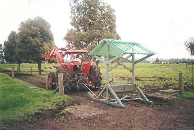 Saladero porta heno 00 01 19 saladeros movibles bebederos agua fijos comederos heno ensilaje para ganado de sales sal mineralizada suministrar la sal saladero con techo teja ganado bovino plástico maderplast Saladero porta heno 00 01 19 saladeros movibles bebederos agua fijos comederos heno ensilaje para ganado de sales sal mineralizada suministrar la sal saladero con techo teja ganado bovino plástico maderplast